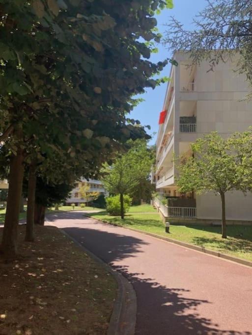 Nice Flat St Germain En Laye Centre 30 Minutes To Paris Saint-Germain-en-Laye Buitenkant foto