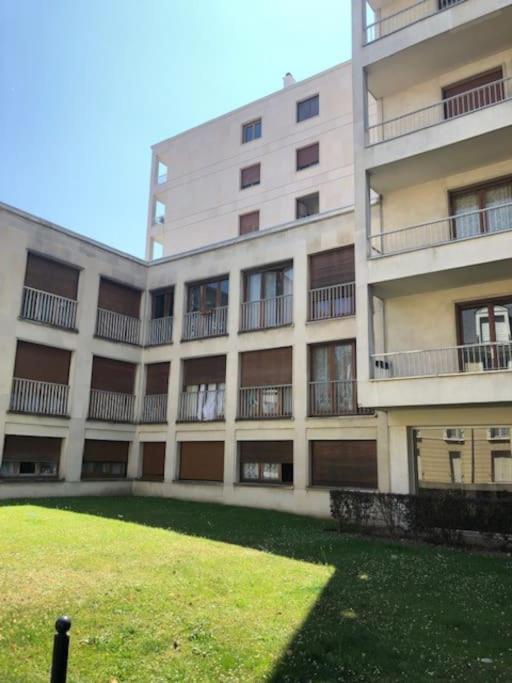Nice Flat St Germain En Laye Centre 30 Minutes To Paris Saint-Germain-en-Laye Buitenkant foto